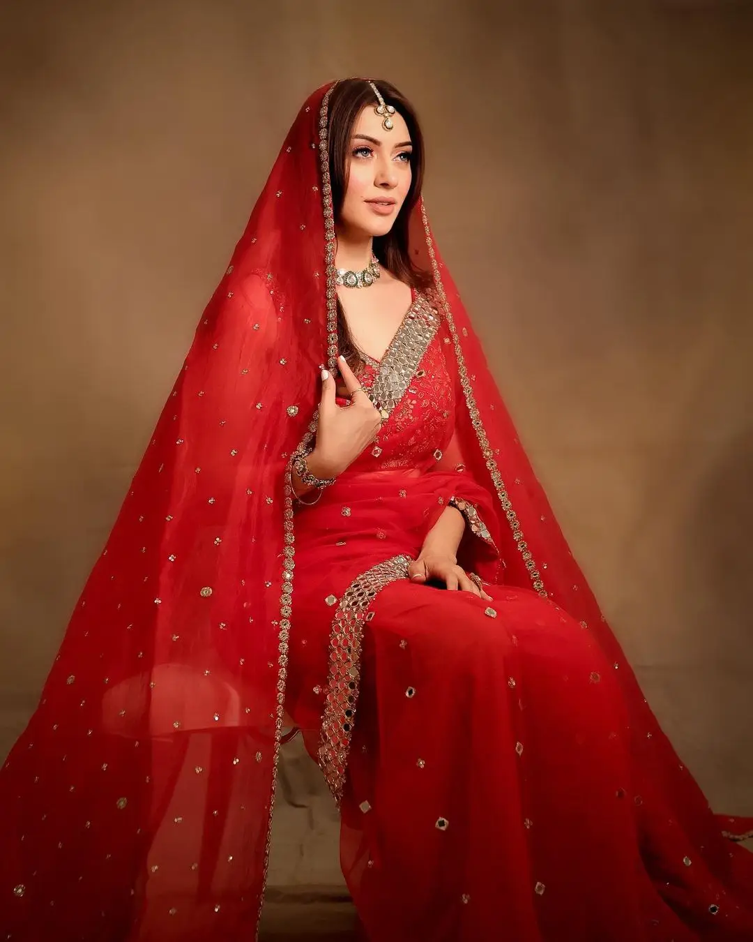 Indian Girl Hansika Motwani Red Saree Sleeveless Blouse